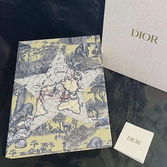 Dior The World Traveller Exclusive Office Set Notebook & Pencils Stationery NEW - Picture 8 of 9